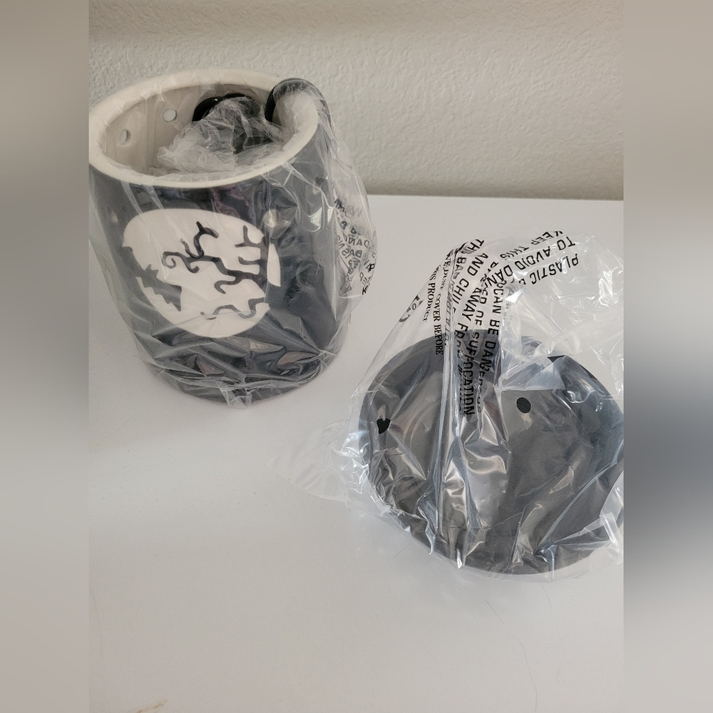 Scentsy Black and White Candle Holder Accents